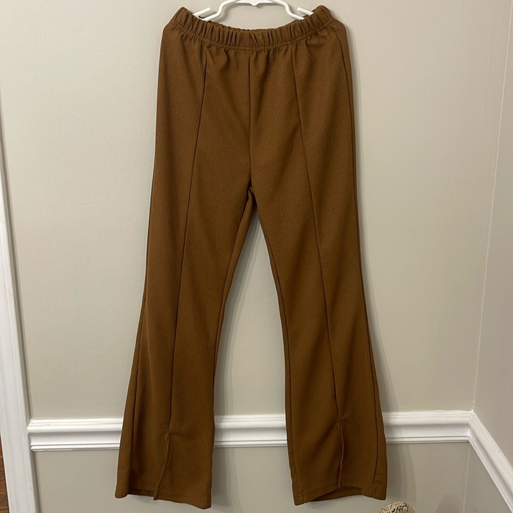 Knit flare bottoms with slit in front